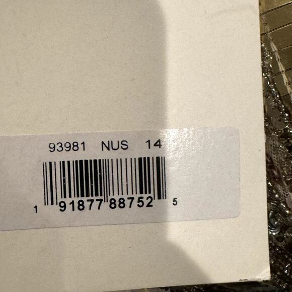 Mac Duggal Bead-Embellished Detail Halter Neck Gown Gold/ Silver Size 14 NWT - Picture 12 of 12